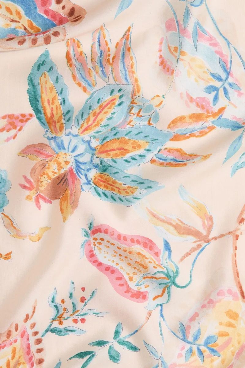 اتش اند ام وشاح مزيّن بطبعة